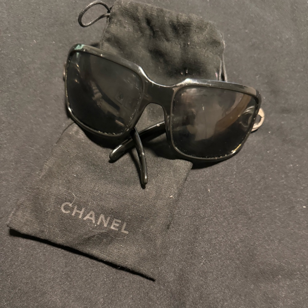 CHANEL Black  Sunglasses